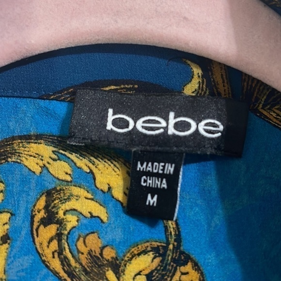 Bebe Women’s Button Up Silk Top size M - Picture 2 of 5